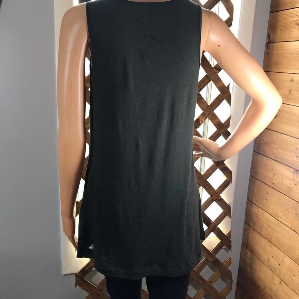 Tank-top with sparkles gift for her
Sleeveless tank New Year’s Eve sparkle tank - Picture 4 of 8